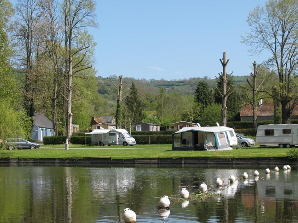 فندق Camping Des Rochers Des Parcs Clécy المظهر الخارجي الصورة