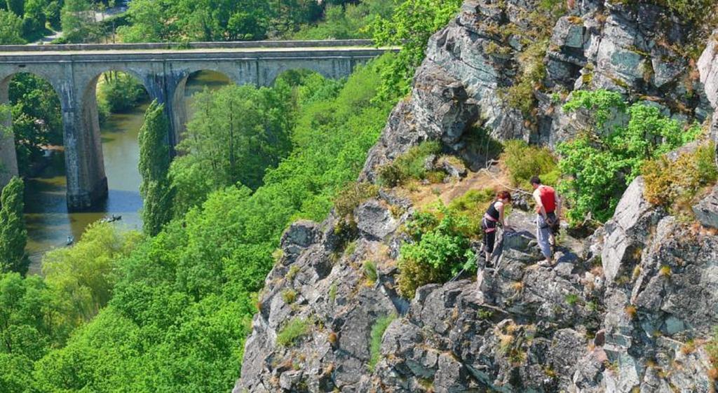 فندق Camping Des Rochers Des Parcs Clécy المظهر الخارجي الصورة