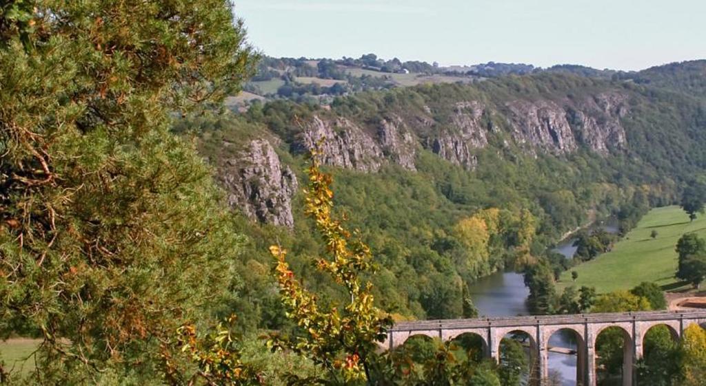 فندق Camping Des Rochers Des Parcs Clécy المظهر الخارجي الصورة