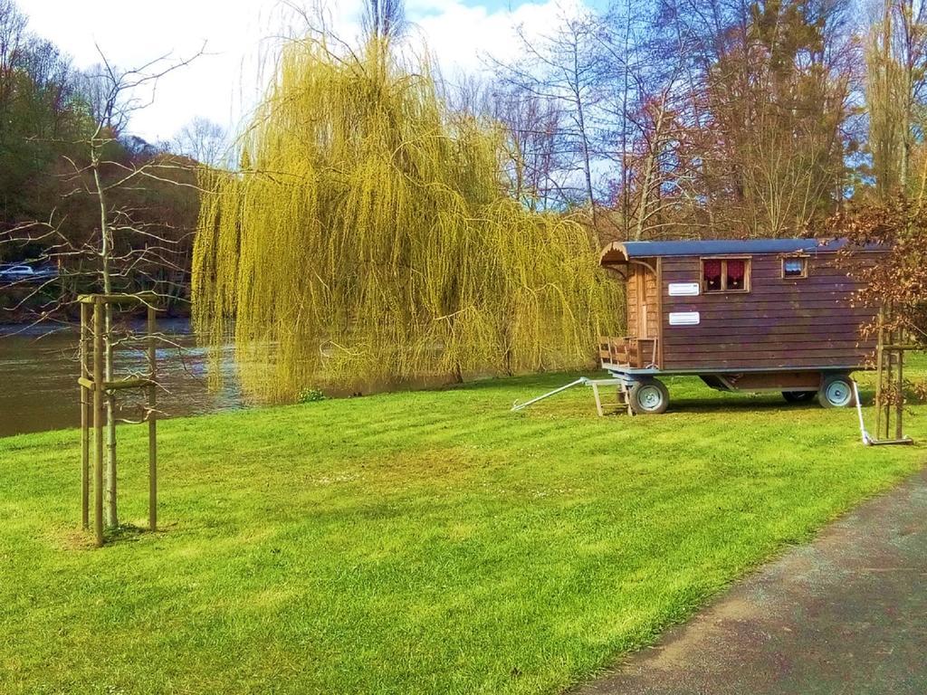 فندق Camping Des Rochers Des Parcs Clécy المظهر الخارجي الصورة
